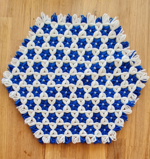 Hovedbilde Håndlaget duk str ca 31 x 31 cm